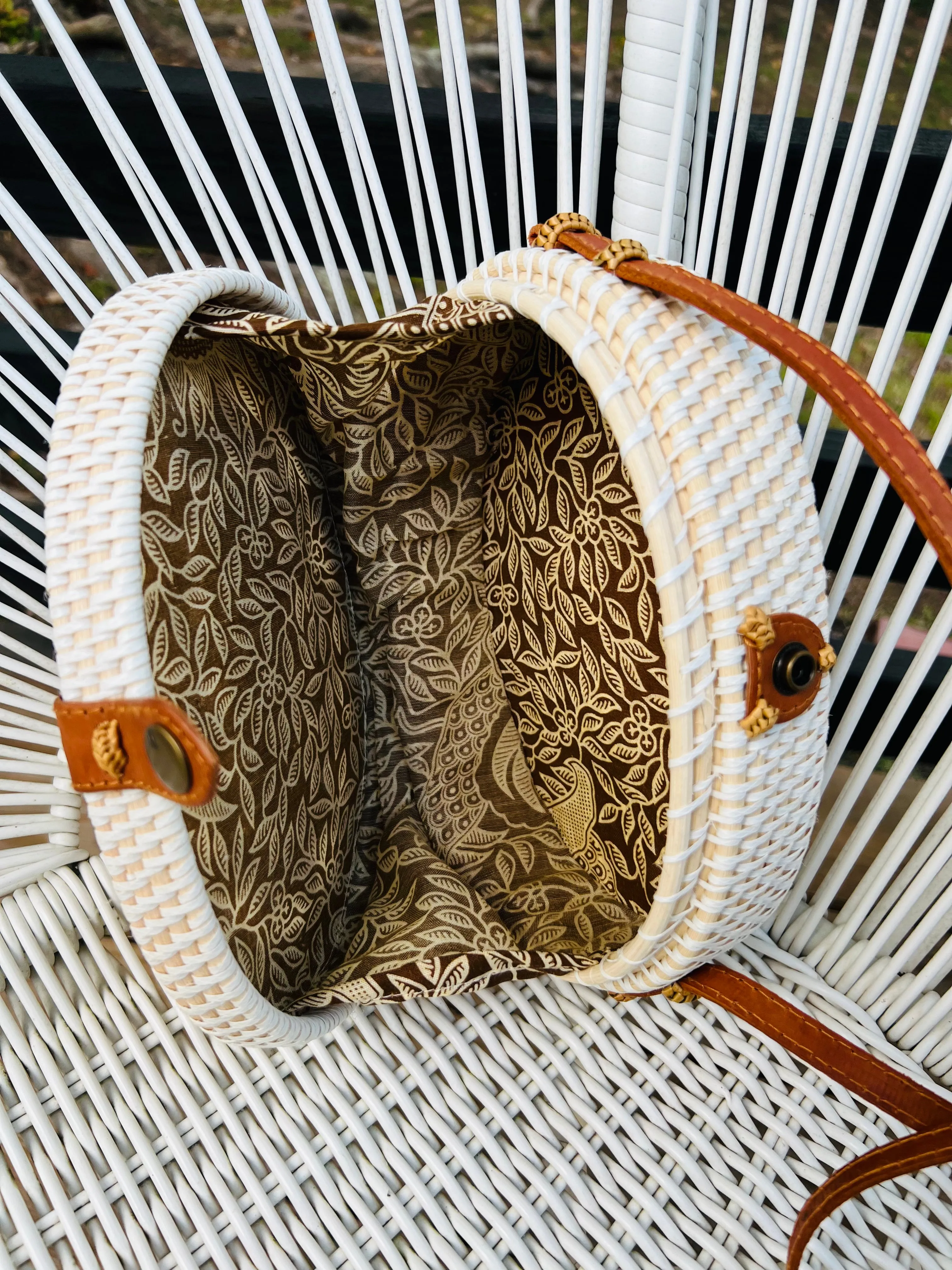 Oval bag