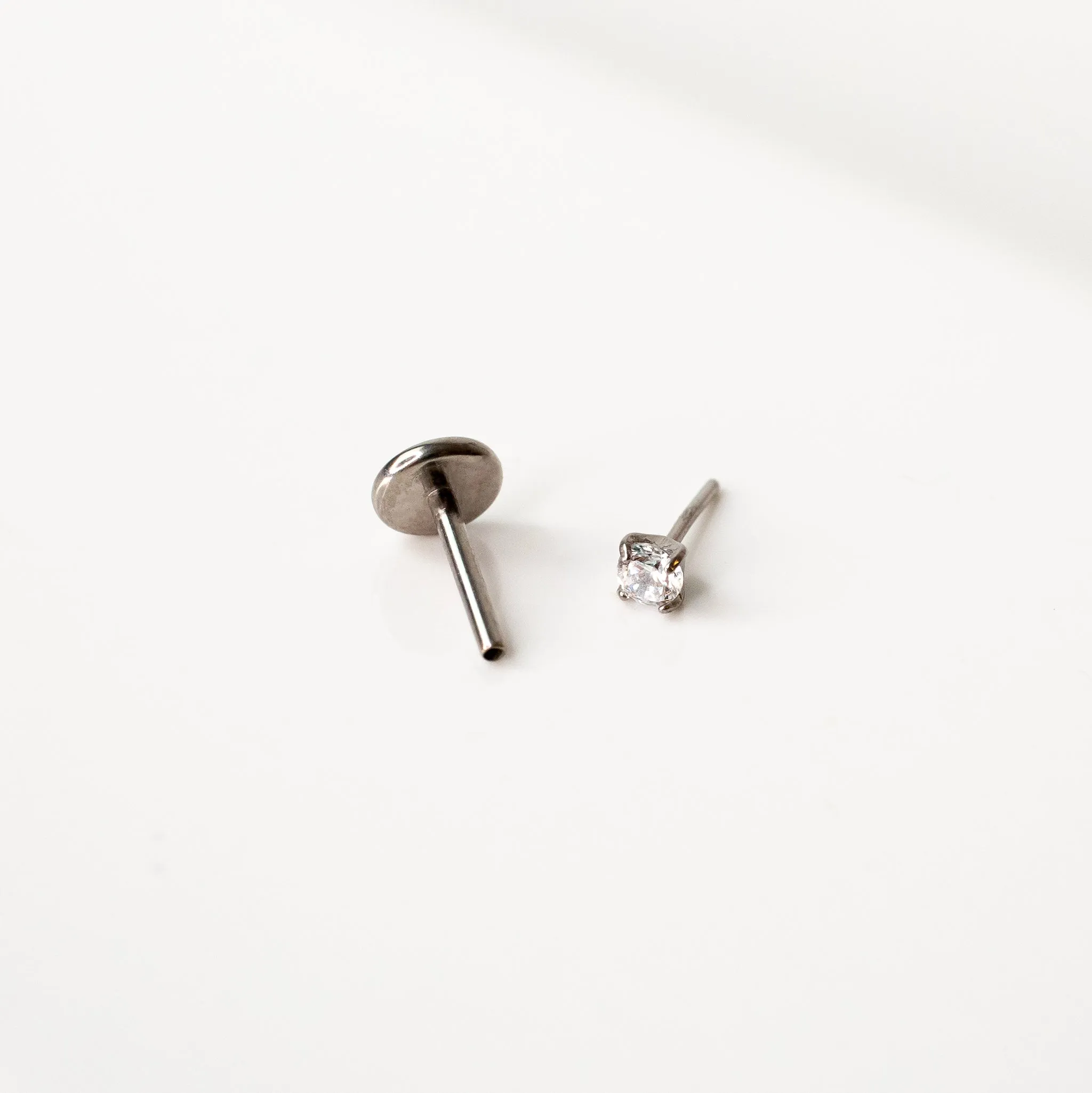 Solitaire Round Flat Back Nose Stud